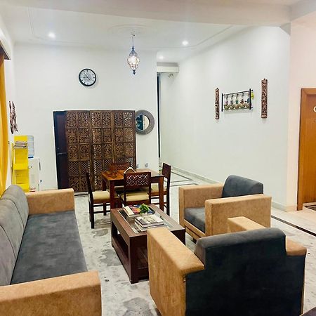 La Curcuma Luxury Homestay Khajurāho Exteriör bild