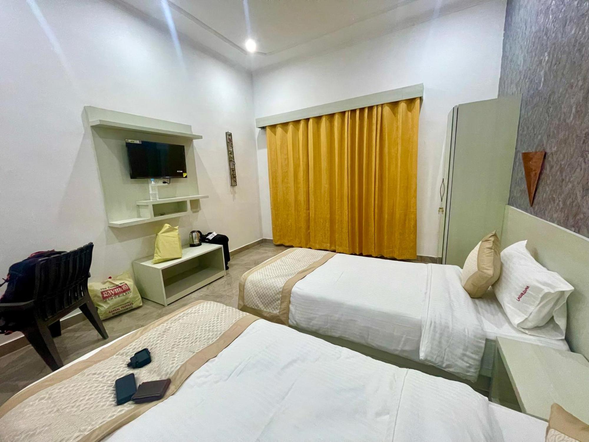 La Curcuma Luxury Homestay Khajurāho Exteriör bild