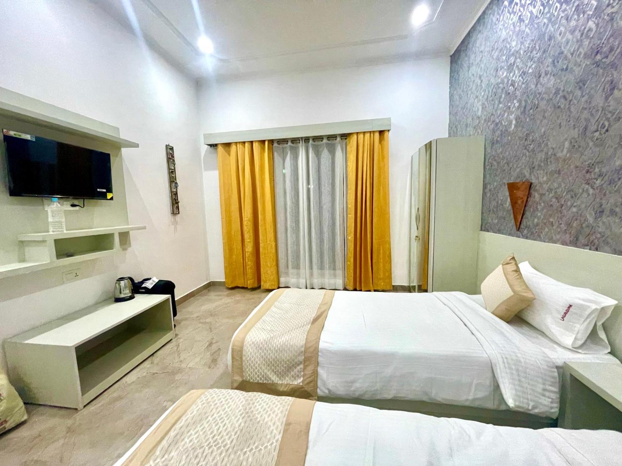 La Curcuma Luxury Homestay Khajurāho Exteriör bild